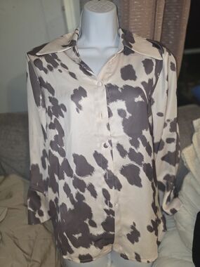 Womens Beige and Gray Printed Button-Up Blouse